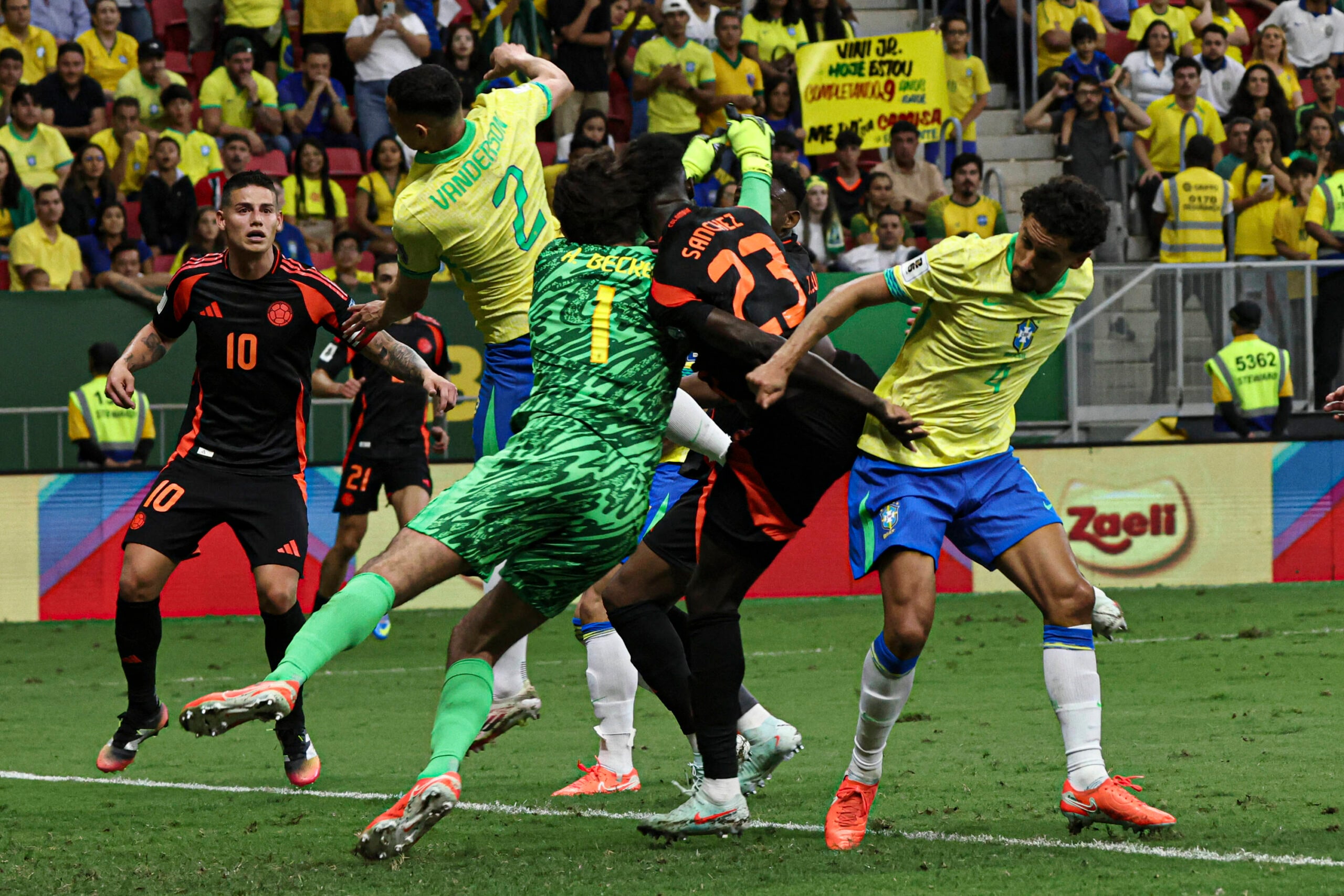 Inédito? O Brasil fez sete substituições num jogo