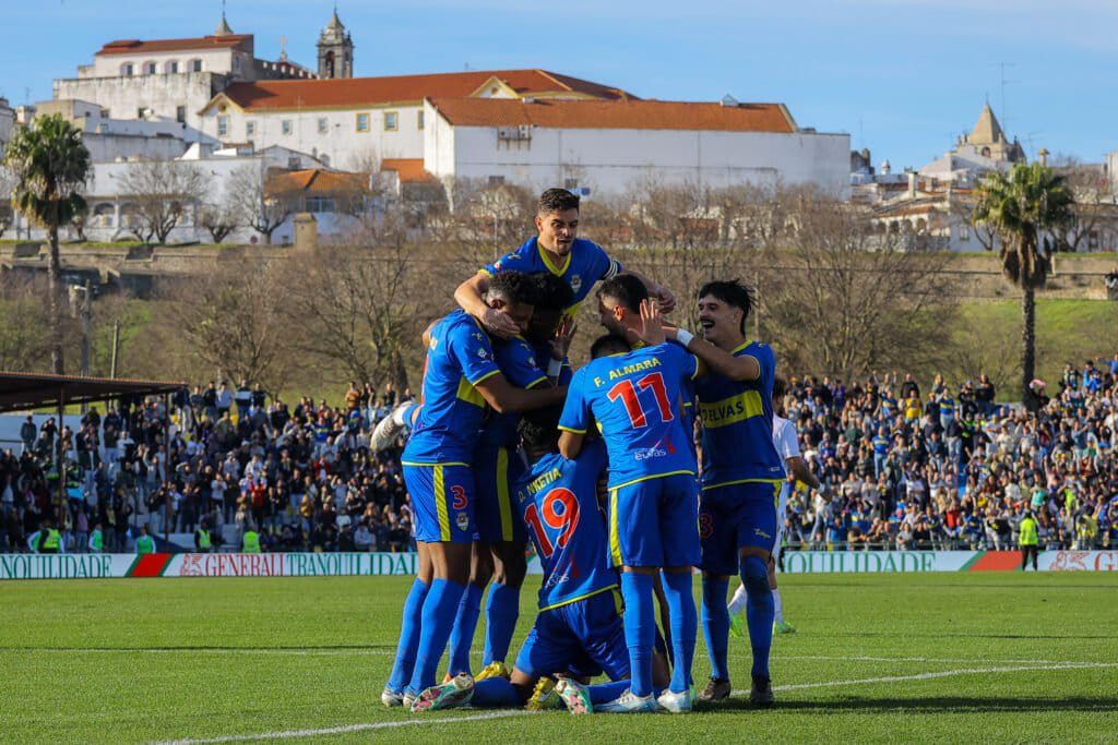 Adeptos de O Elvas escolhem novas 'armaduras'