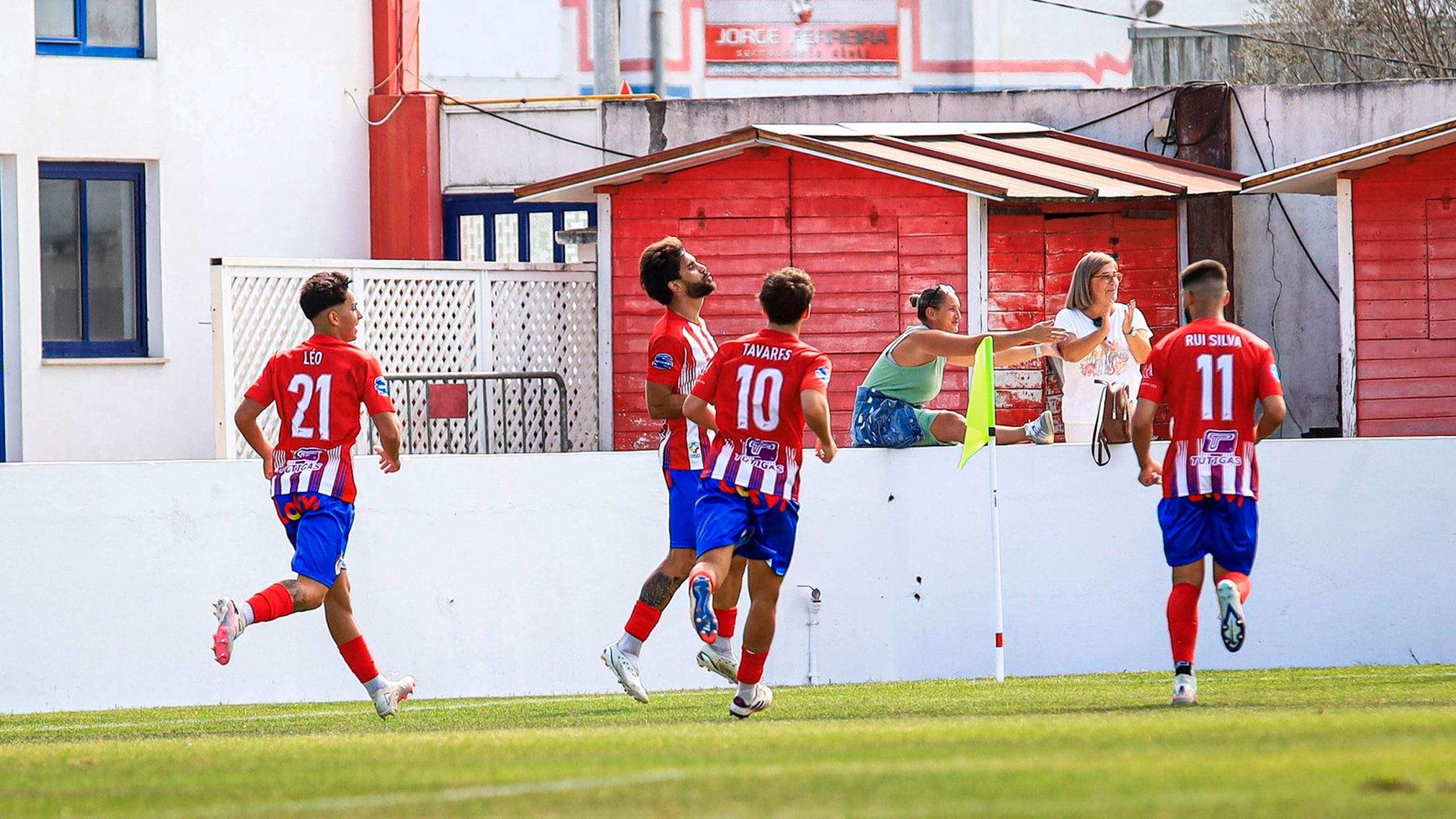 Esmoriz conquista primeira vitória da temporada e espreita segunda