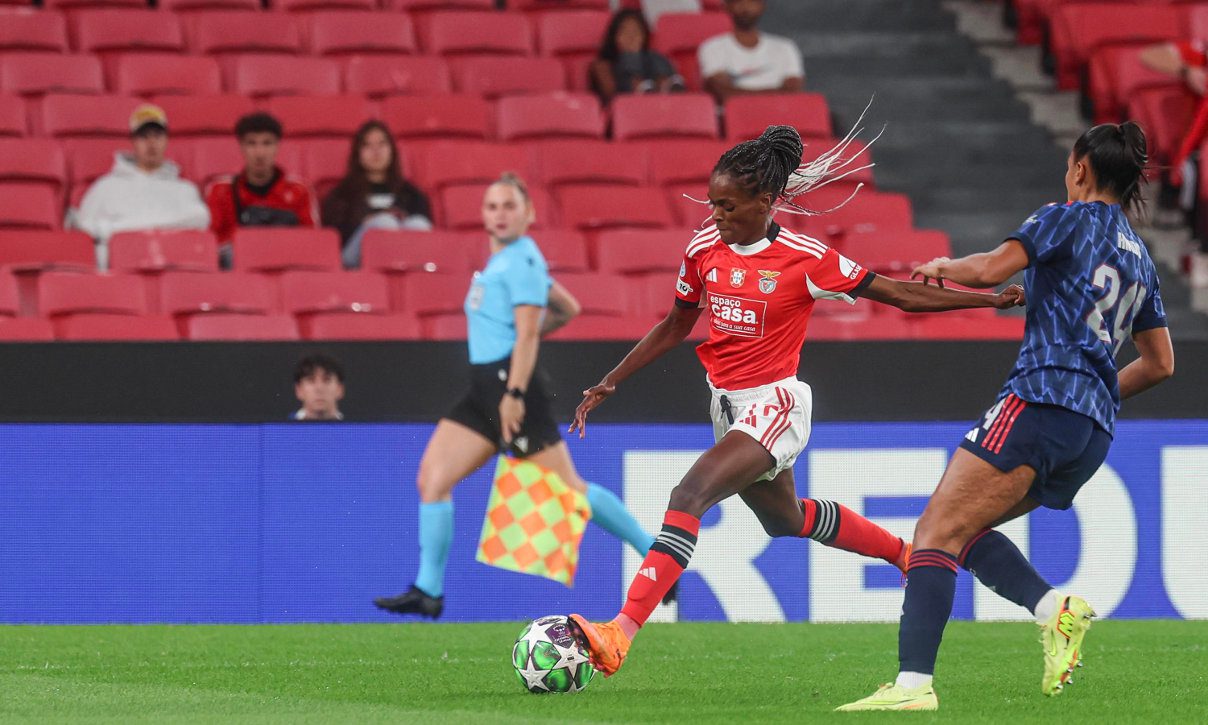 Benfica deu luta mas perdeu contra o campeão europeu Arsenal