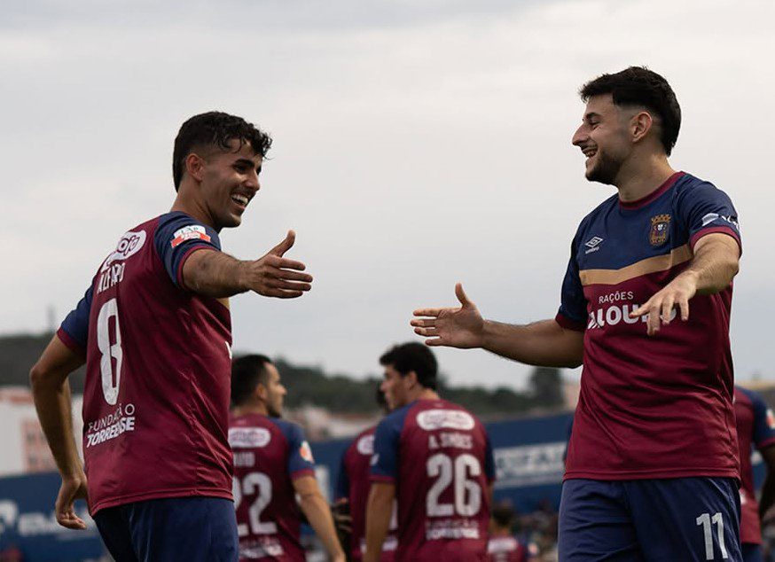 Torreense na vice-liderança da Liga 2 e Liga Revelação