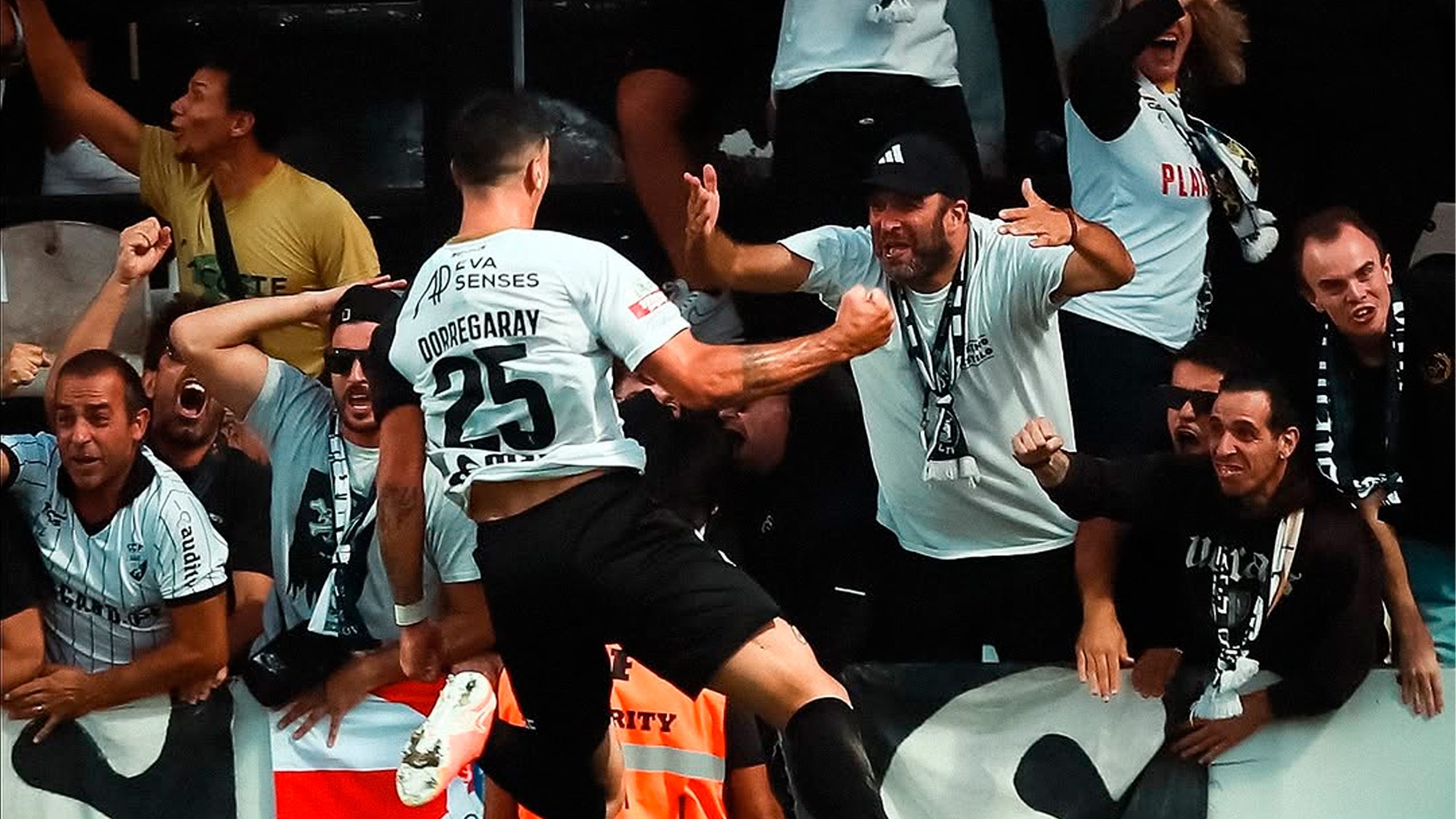 Farense opera reviravolta épica de 0-3 para 4-3 contra o Benfica B
