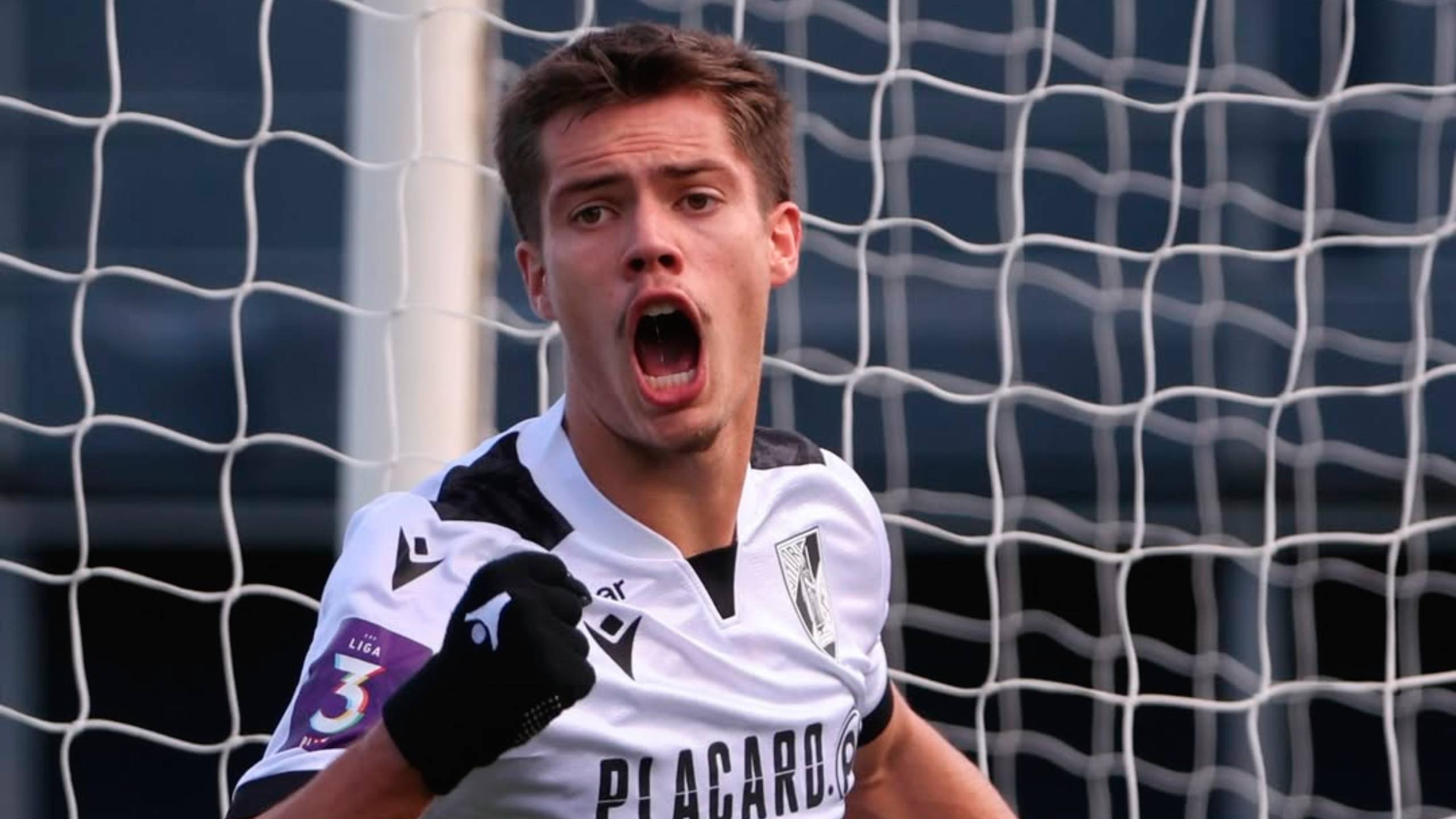 Miguel Vaz assina triunfo do Vitória B frente ao líder Trofense