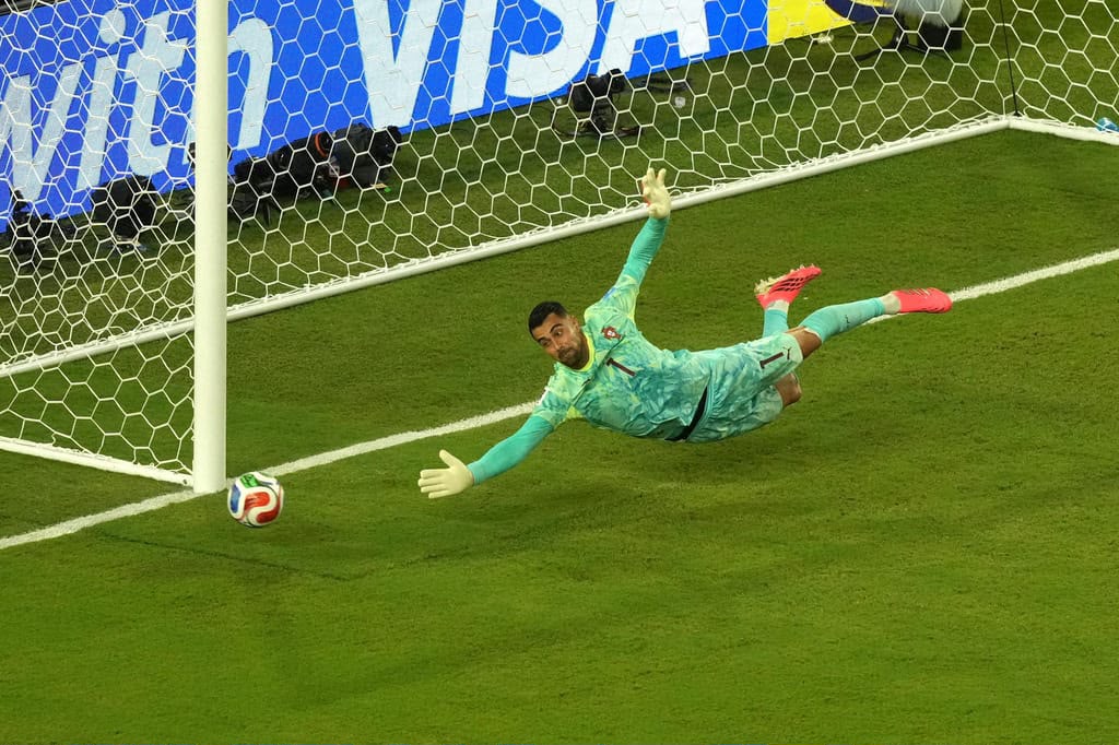 Diogo Costa volta a brilhar, Portugal empata com a colômbia e segue para os 16 avos do Mundial
