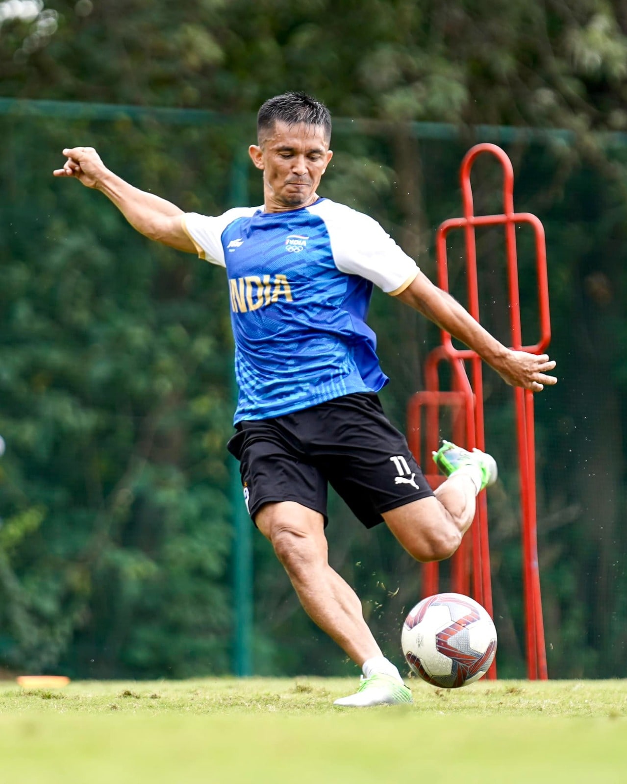 Aos 40 anos, Chhetri procura os 100 golos pela Índia