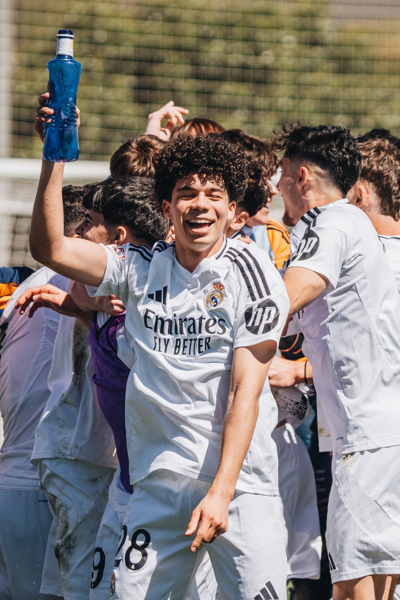Filho de Marcelo assiste para a vitória dos sub-19 do Real Madrid