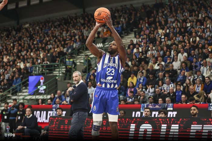 Toney Douglas: o “Magic” azul e branco
