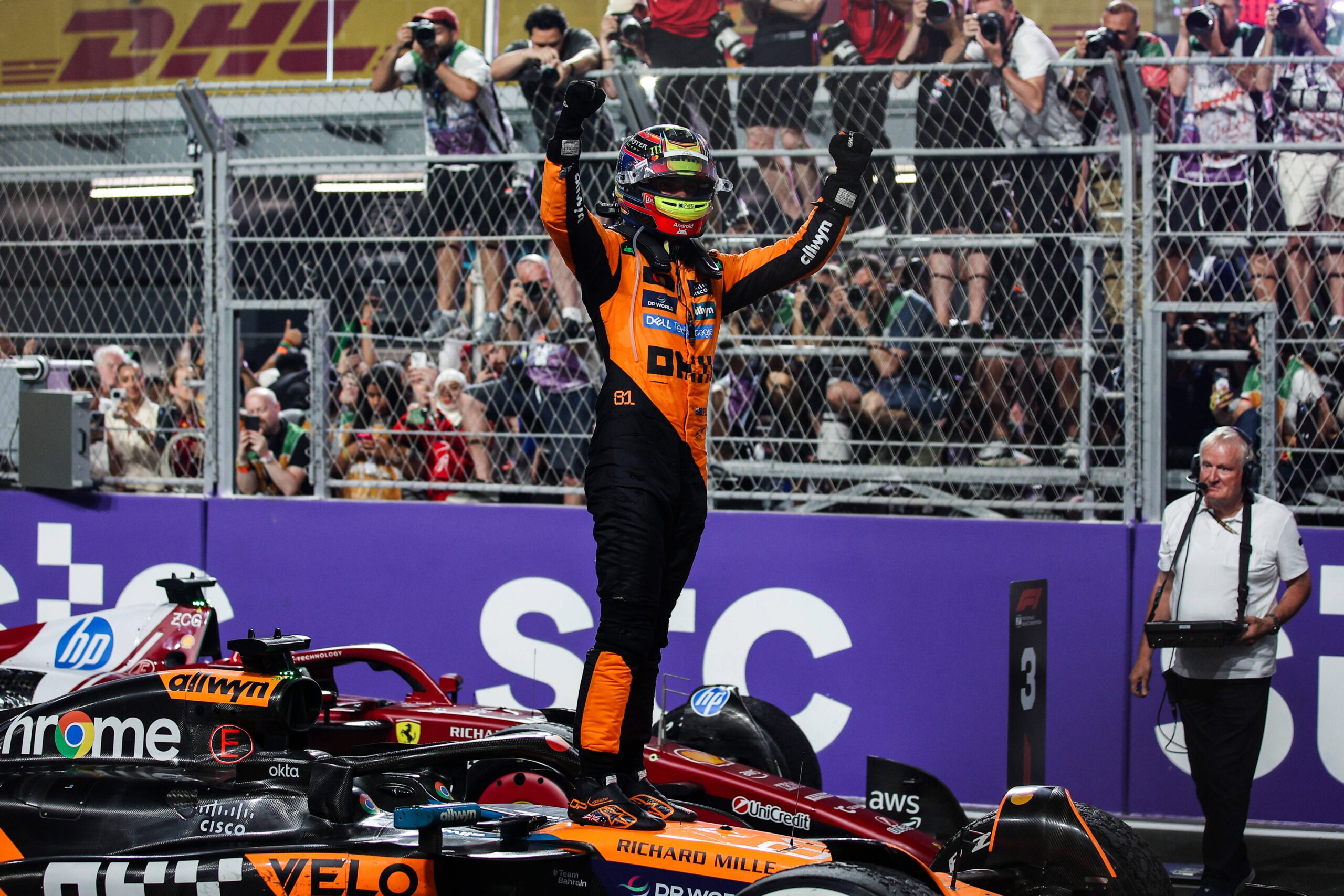 Oscar Piastri acelera para a história