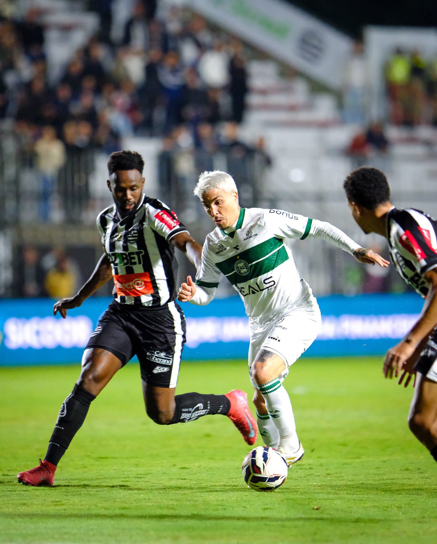 Josué lidera armada lusa na Série B