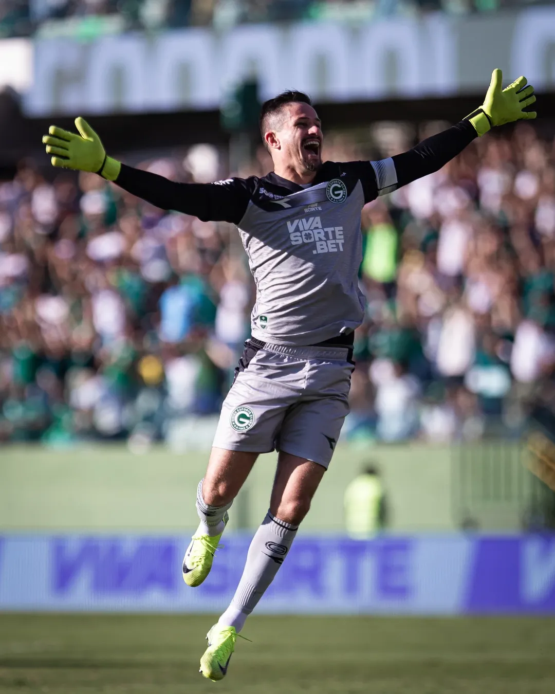 Tadeu é o primeiro guarda‑redes a fazer duas assistências num só jogo