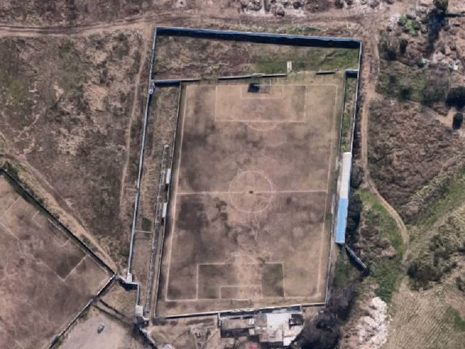 Google Earth obrigou à correção do campo e o Liniers não pára de crescer