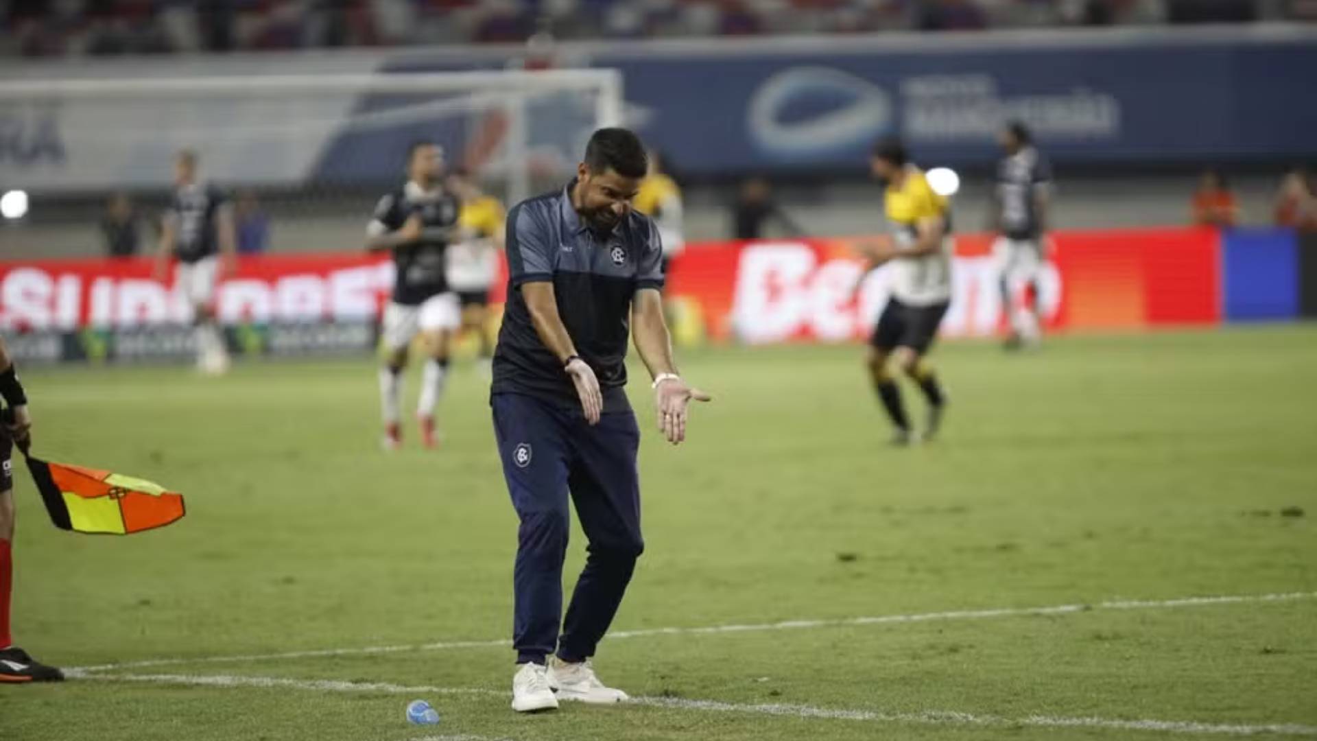 António Oliveira rescinde com o Remo: mais uma travessia interrompida no Brasil
