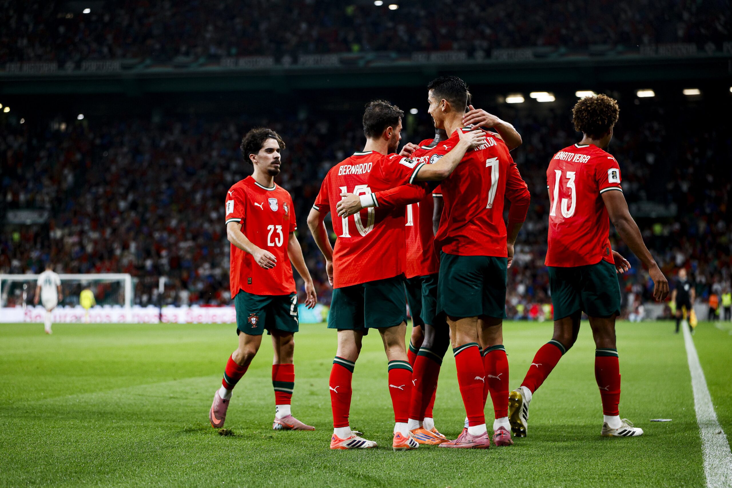 Brinde a mais um recorde: Portugal com pé e meio no Mundial