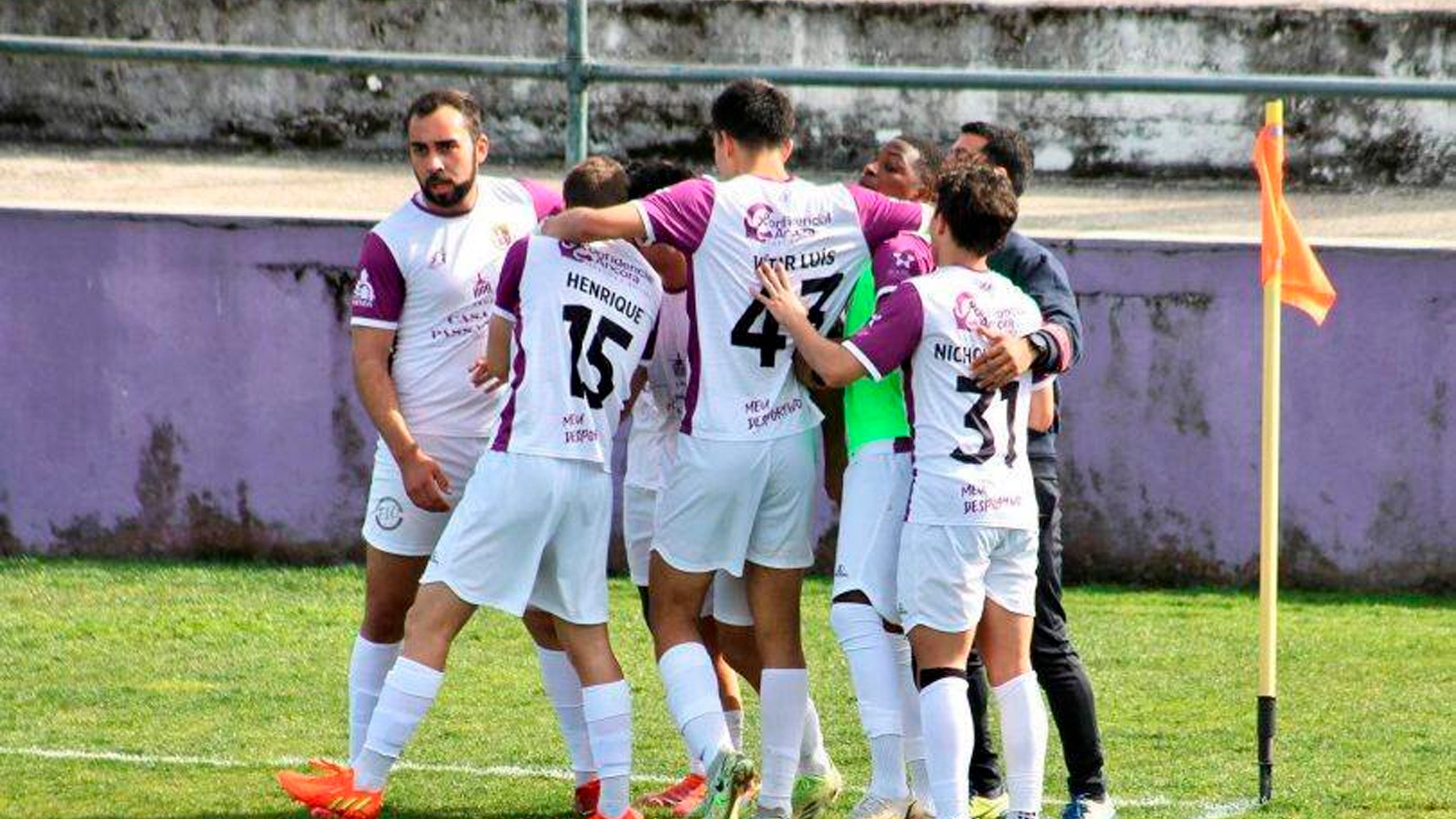 Duelo de aflitos na Série B do Campeonato de Portugal