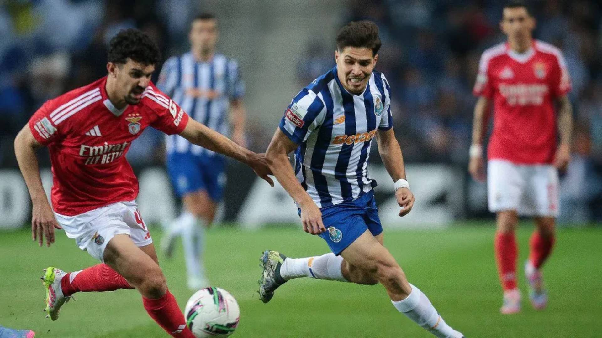 Tendência recente aponta vitória caseira nos clássicos de hoje