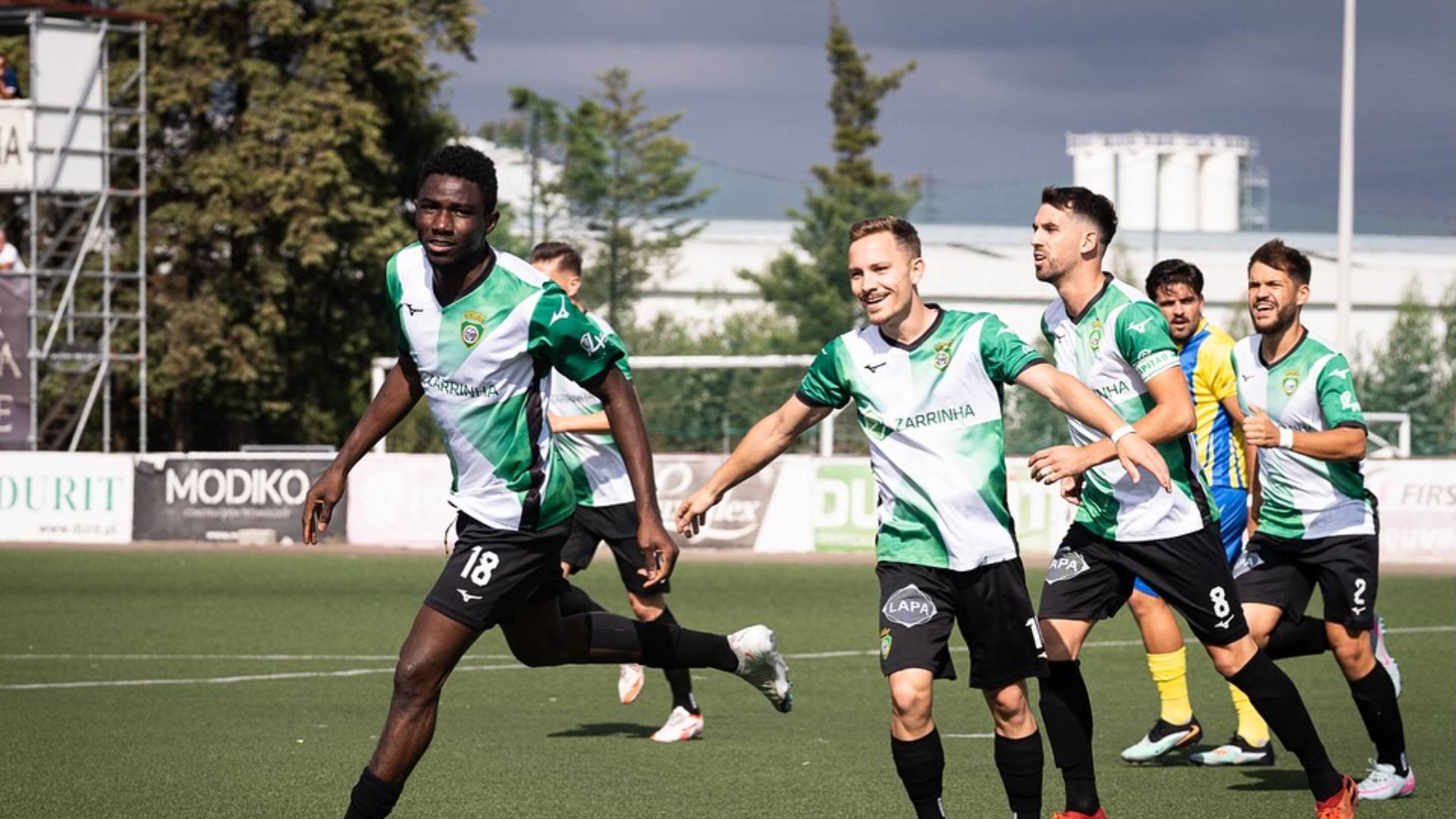Paços de Brandão arrasa com dois hat-tricks relâmpago