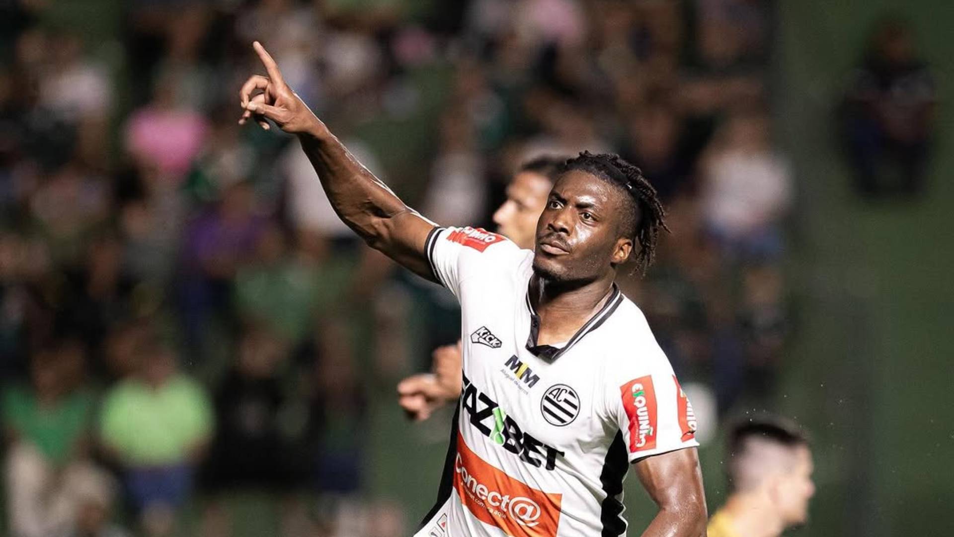 Ronaldo Tavares, o goleador português que se impõe no coração do Brasil