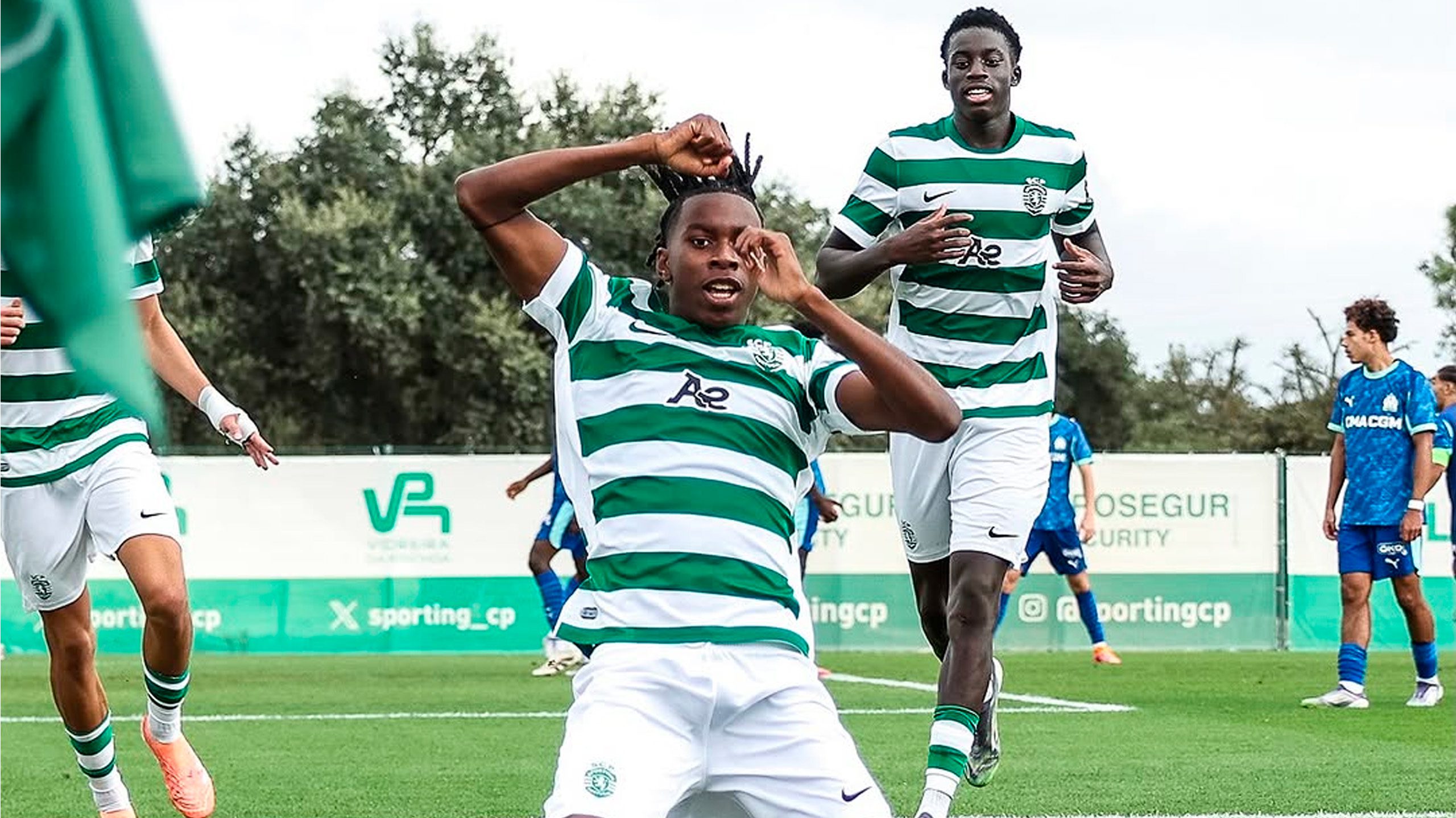 Benfica goleia e Sporting triunfa com golo de irmão de Rafael Leão