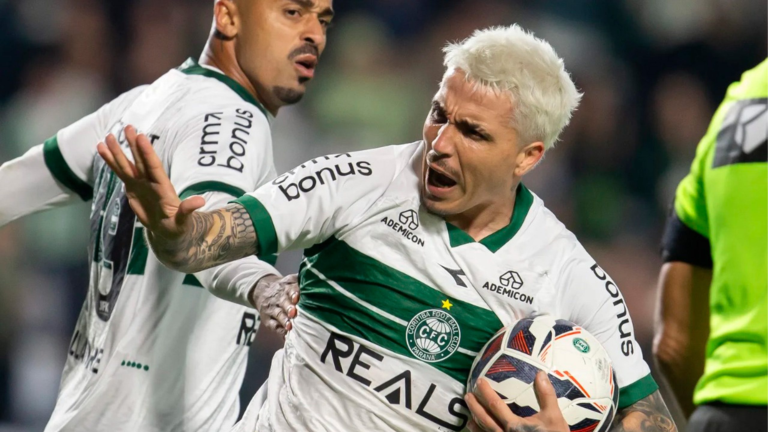 Josué comanda subida de divisão do Coritiba