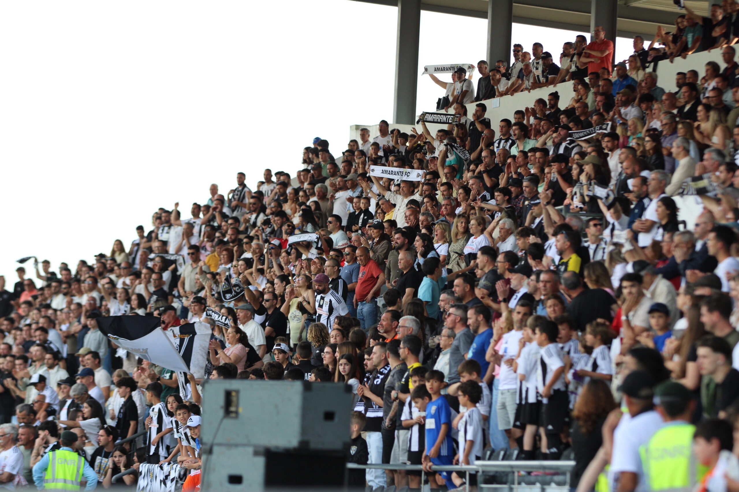 Explosão final em Amarante mantém equipa no topo da corrida à Liga 2